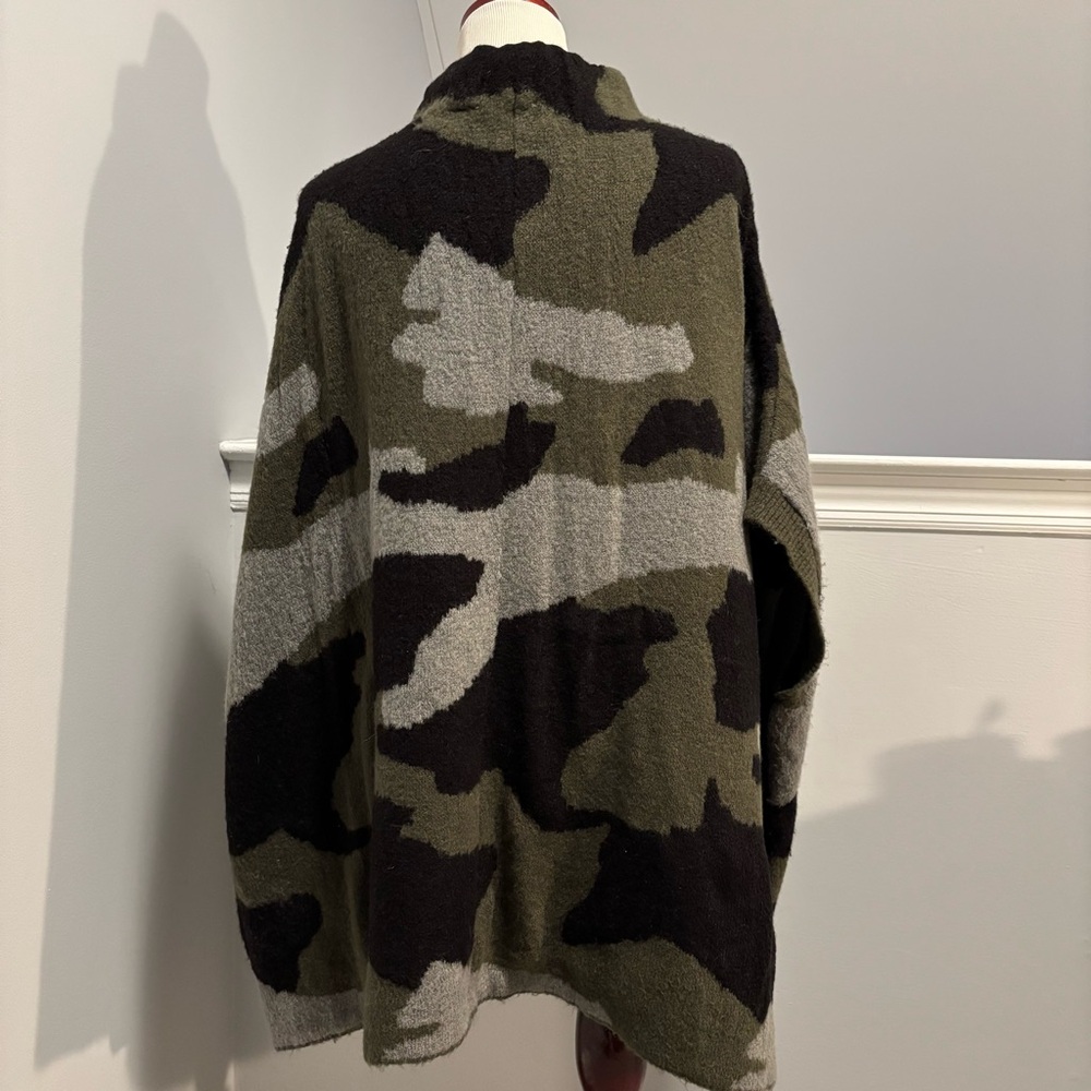 Anthropologie Moth Henrietta Camo Oversised Poncho - Picture 6 of 8